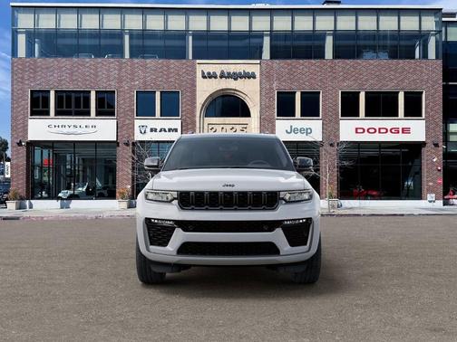 Bright White Clearcoat 2026 Jeep Grand Cherokee Summit