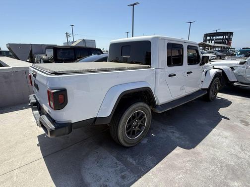 2022 Jeep Gladiator Overland