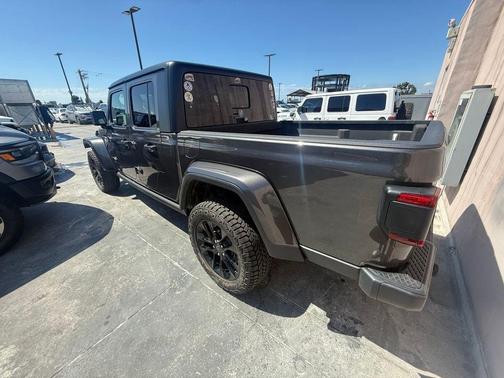 2024 Jeep Gladiator Sport