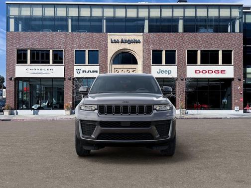 2026 Jeep Grand Cherokee Laredo