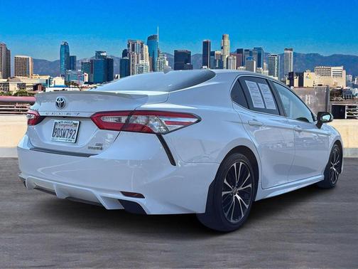 2020 Toyota Camry Hybrid SE
