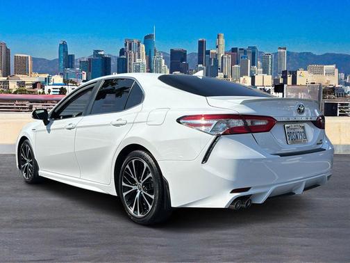 2020 Toyota Camry Hybrid SE