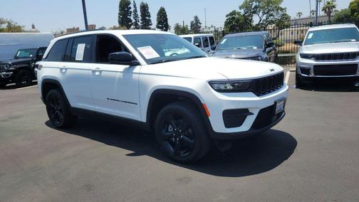 2025 Jeep Grand Cherokee Laredo