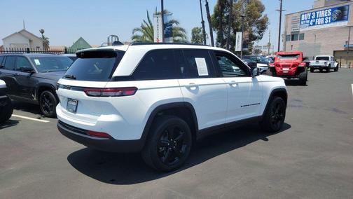 2025 Jeep Grand Cherokee Laredo