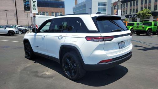2025 Jeep Grand Cherokee Laredo