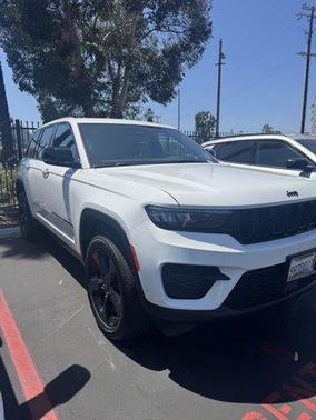 2025 Jeep Grand Cherokee Laredo