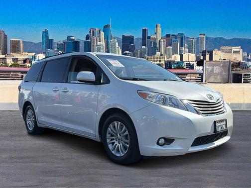2017 Toyota Sienna XLE