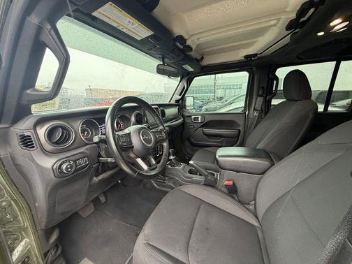 2022 Jeep Gladiator Sport