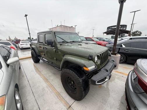 2022 Jeep Gladiator Sport