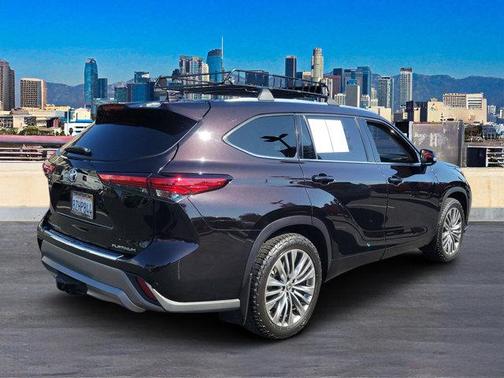 2022 Toyota Highlander Platinum
