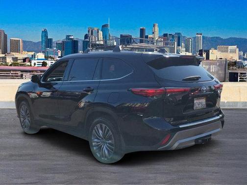 2022 Toyota Highlander Platinum