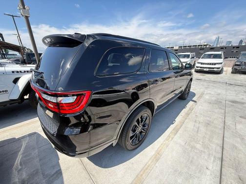DB Black Crystal Clearcoat 2025 Dodge Durango GT