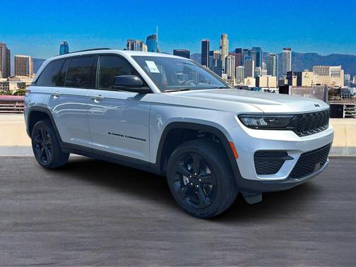 2025 Jeep Grand Cherokee Laredo