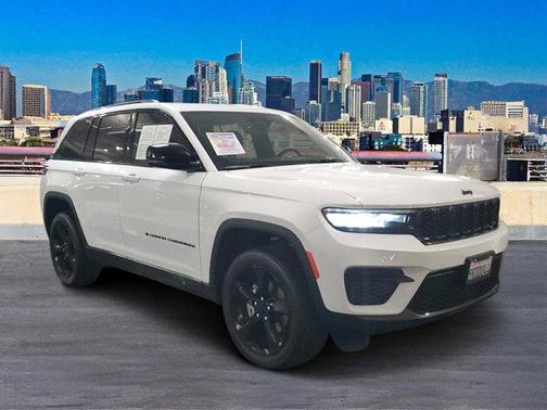 2025 Jeep Grand Cherokee Laredo