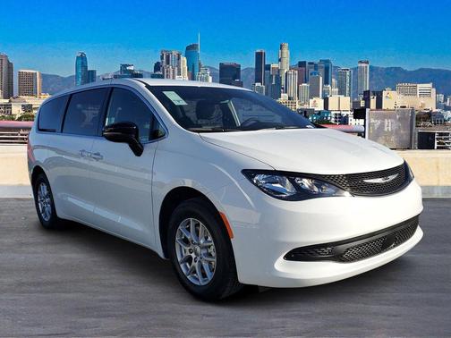 2025 Chrysler Voyager LX