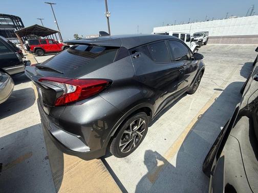 2022 Toyota C-HR XLE