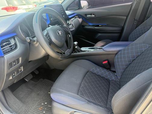 2022 Toyota C-HR XLE