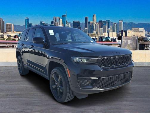 2025 Jeep Grand Cherokee Laredo