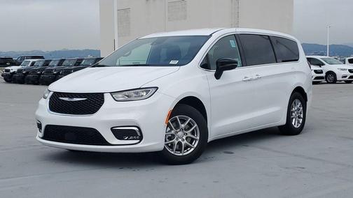 2026 Chrysler Pacifica Select