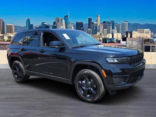 2025 Jeep Grand Cherokee Laredo