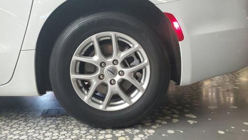 2025 Chrysler Voyager LX