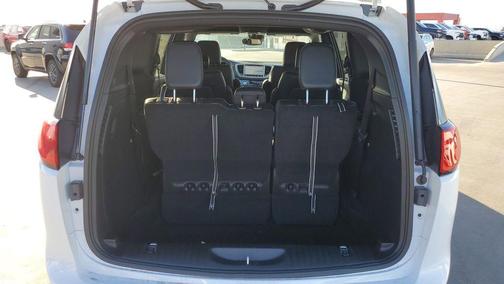 2025 Chrysler Voyager LX