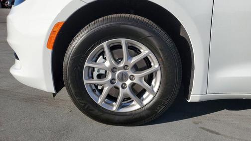2025 Chrysler Voyager LX