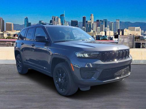 2025 Jeep Grand Cherokee Laredo