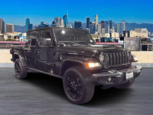 2025 Jeep Gladiator Sport