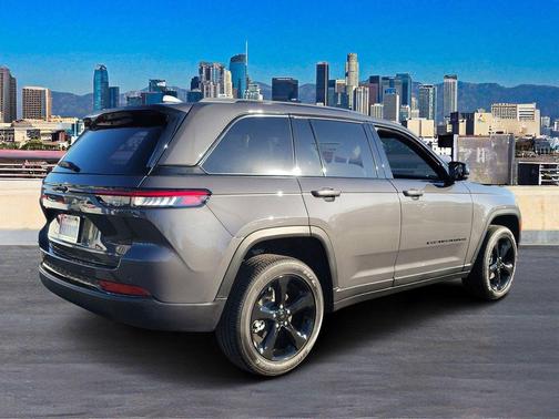 2025 Jeep Grand Cherokee Laredo