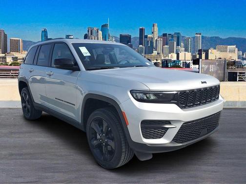 2025 Jeep Grand Cherokee Laredo