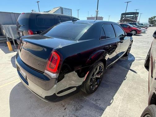 2021 Chrysler 300 Touring