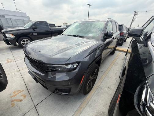 2025 Jeep Grand Cherokee Laredo