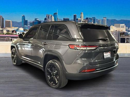 2025 Jeep Grand Cherokee Laredo