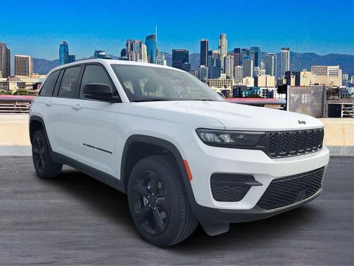 2025 Jeep Grand Cherokee Laredo