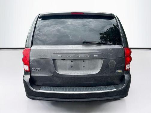 Granite Pearlcoat 2017 Dodge Grand Caravan SE