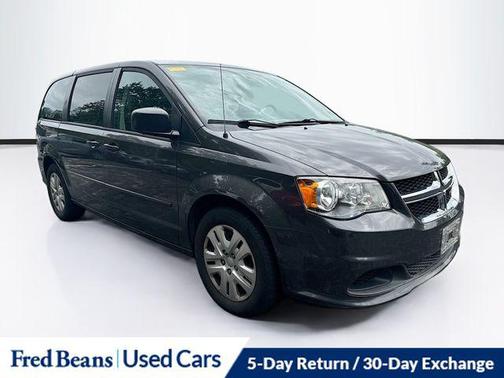 Granite Pearlcoat 2017 Dodge Grand Caravan SE