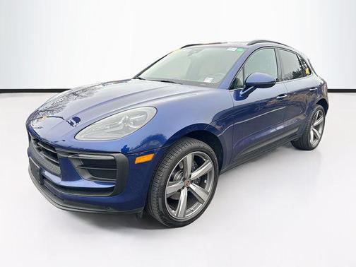 Gentian Blue Metallic 2024 Porsche Macan Macan