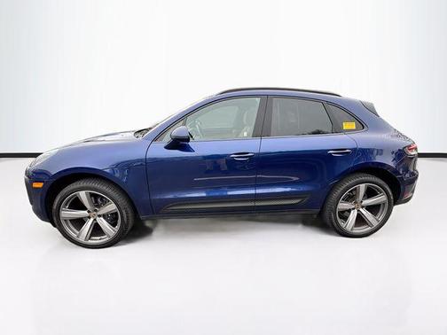 Gentian Blue Metallic 2024 Porsche Macan Macan