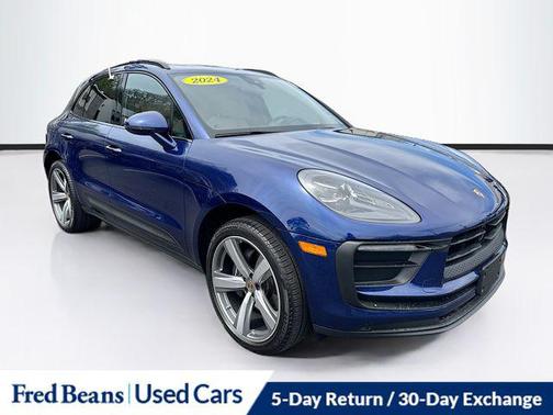 Gentian Blue Metallic 2024 Porsche Macan Macan