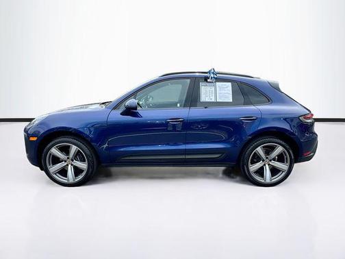 Gentian Blue Metallic 2024 Porsche Macan Macan