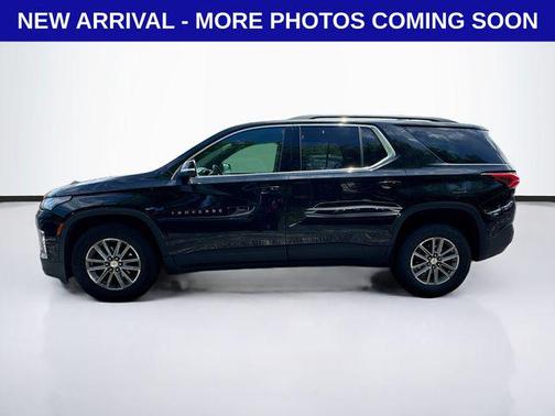 Mosaic Black Metallic 2023 Chevrolet Traverse LT Cloth