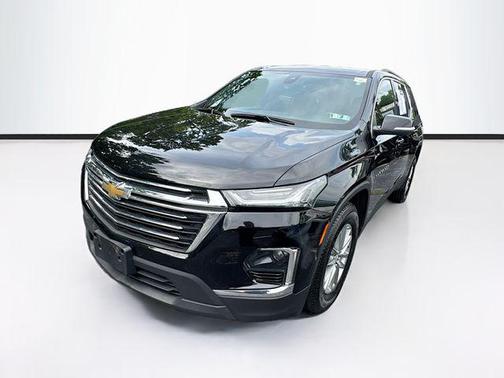 Mosaic Black Metallic 2023 Chevrolet Traverse LT Cloth
