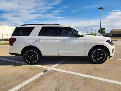 White Metallic 2024 Ford Expedition Limited