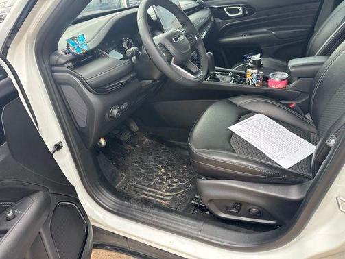 Bright White Clearcoat 2024 Jeep Compass Latitude