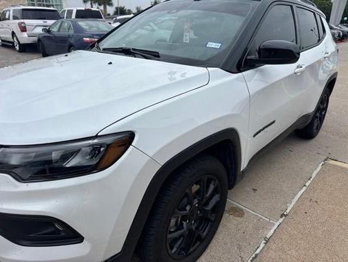 Bright White Clearcoat 2024 Jeep Compass Latitude