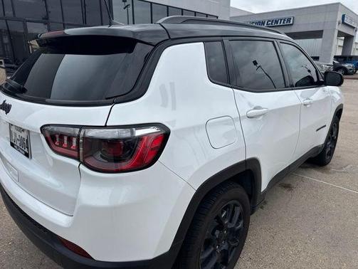 Bright White Clearcoat 2024 Jeep Compass Latitude