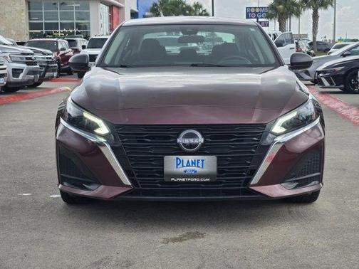 Garnet Pearl Me 2025 Nissan Altima SV