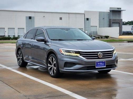 Platinum Gray Metallic 2021 Volkswagen Passat 2.0T SE