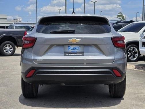 2025 Chevrolet Trax LS
